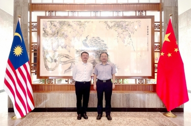 景兴纸业总经理王志明拜访中国驻马来西亚大使欧阳玉靖
